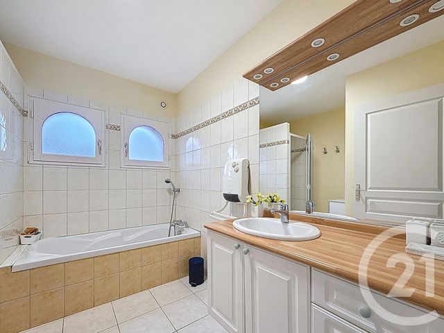 maison à louer - 3 pièces - 82.0 m2 - PLEUMEUR BODOU - 22 - BRETAGNE - Century 21 Cap Conseils